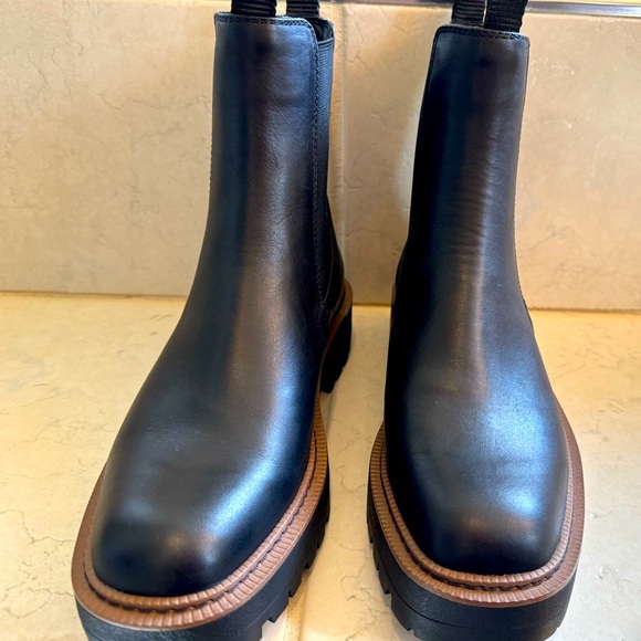 Sam Edelman lug sole waterproof Chelsea boot NWOT - Picture 1 of 3